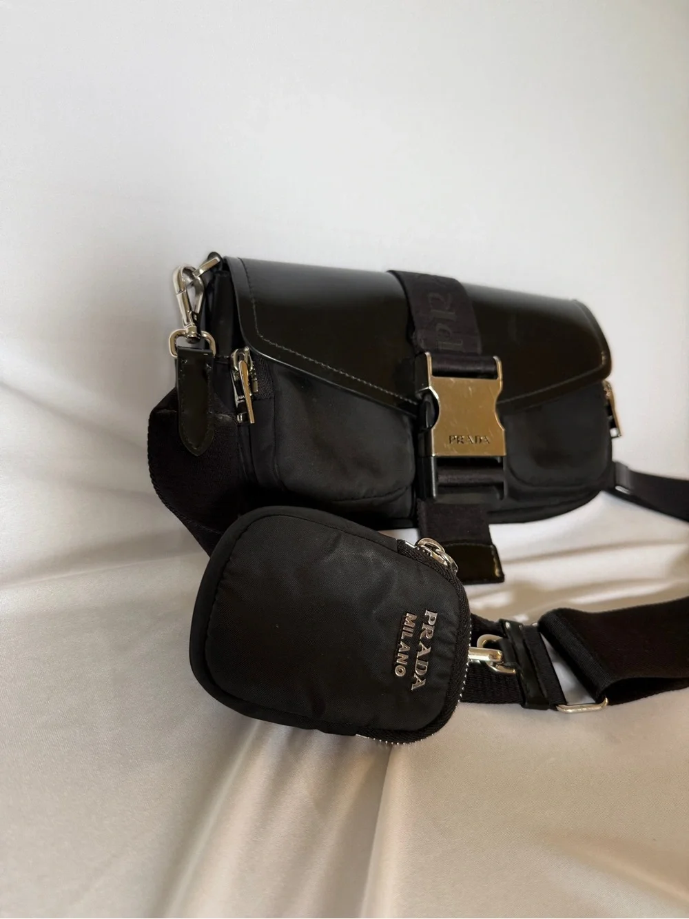 Re-Nylon Spazzolato Double Pocket Buckle Shoulder Bag Black - Picture 3 of 10